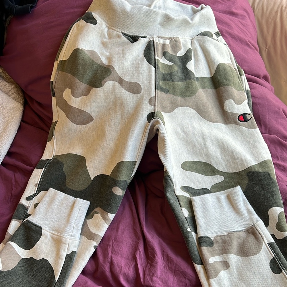 Women size S Champion brand camo high rise jogger style sweat pants